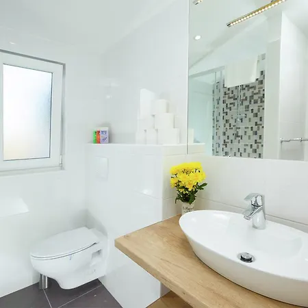 Spacious Near Beach In Croatia Διαμέρισμα *