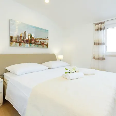 Διαμέρισμα Spacious Near Beach In Croatia Σπλιτ