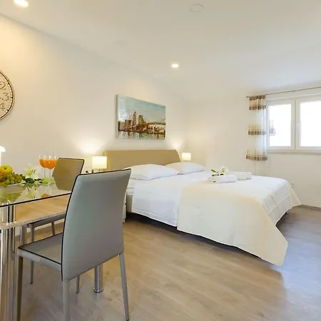 Spacious Near Beach In Croatia * Split